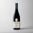Baron Longo Felix Anton Lagrein fles, witte achtergrond
