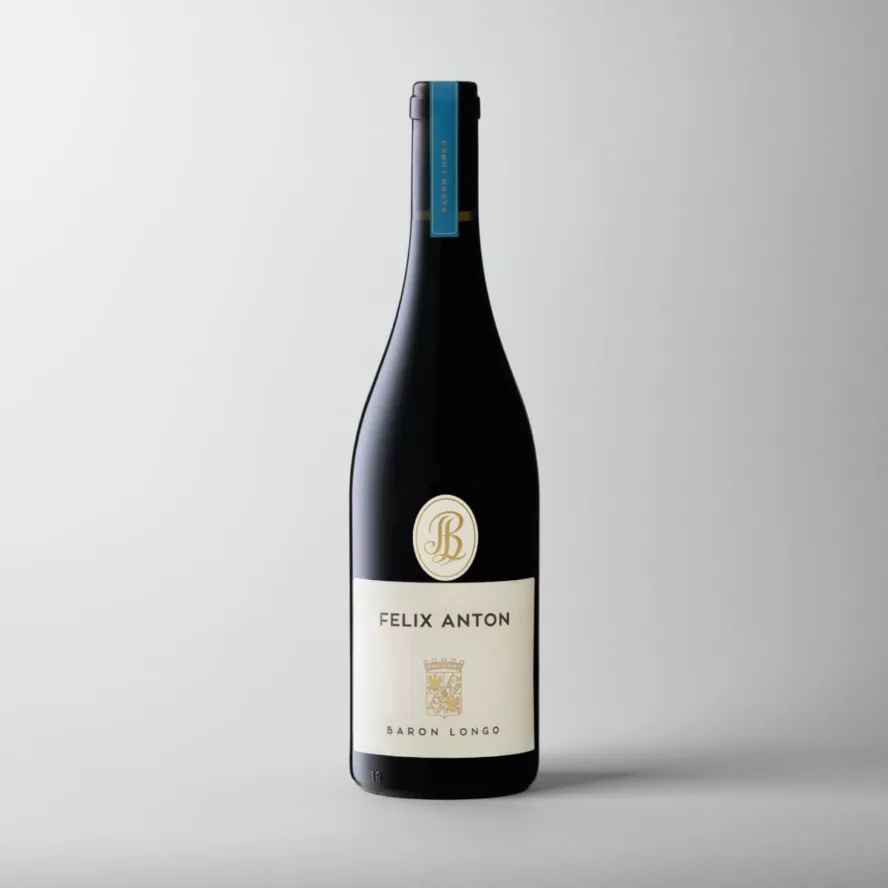 Fles Baron Longo Felix Anton Rosso Vigneti delle Dolomiti IGT tegen een lichtgrijze achtergrond